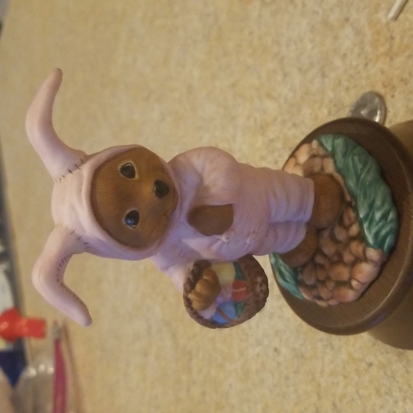 Vintage Lovable Teddies by Michael Hague APRIL Easter bear musical figurine 1986 - Picture 4 of 12